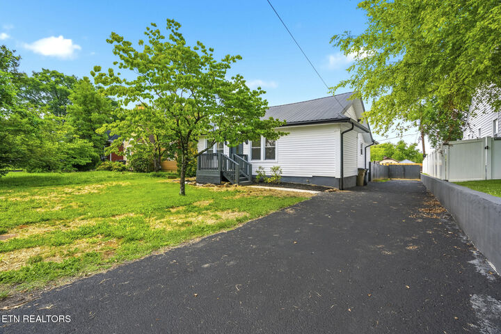Property Photo: 3317 Monmouth St TN 37917
