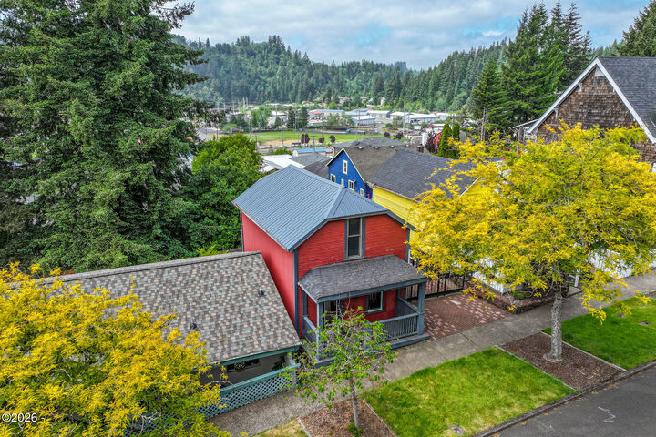 Property Photo: 151 NE Alder Street OR 97391