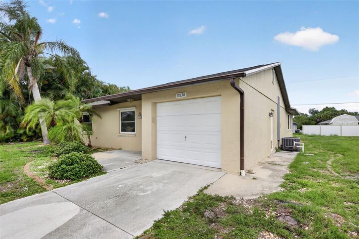 Property Photo: 10136 Peach Avenue FL 34224