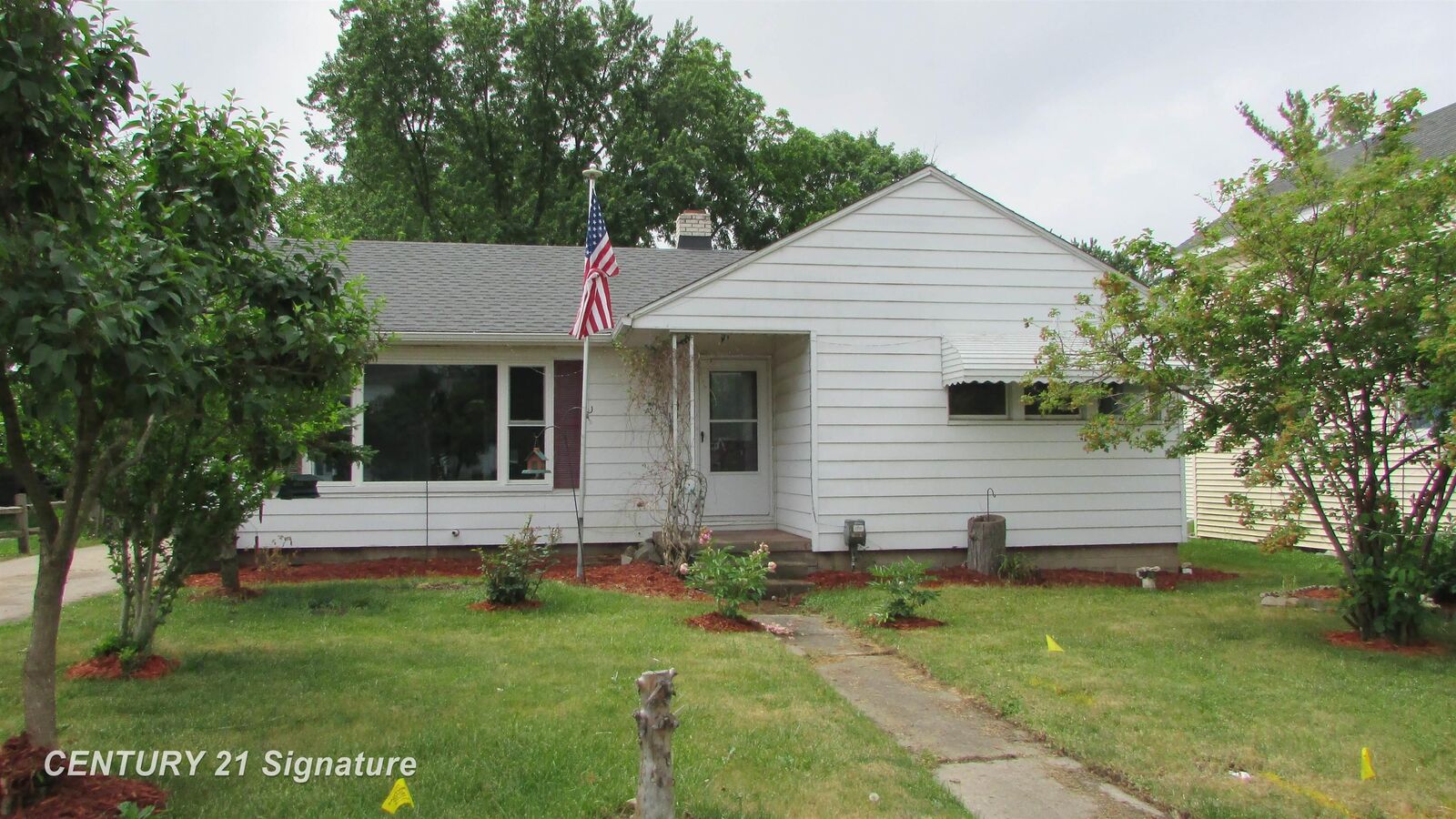 Property Photo: 620 E Washington Street MI 48623