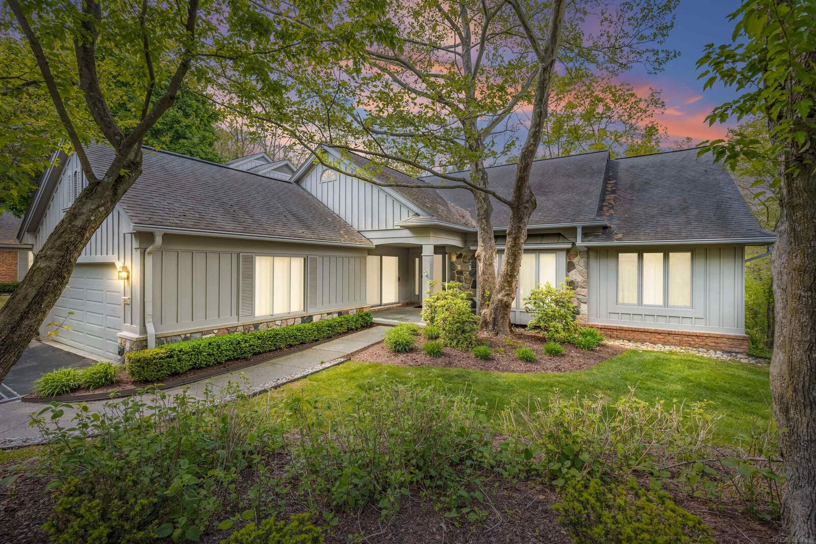 Property Photo: 4921 Fairway Ridge Circle 1 MI 48323
