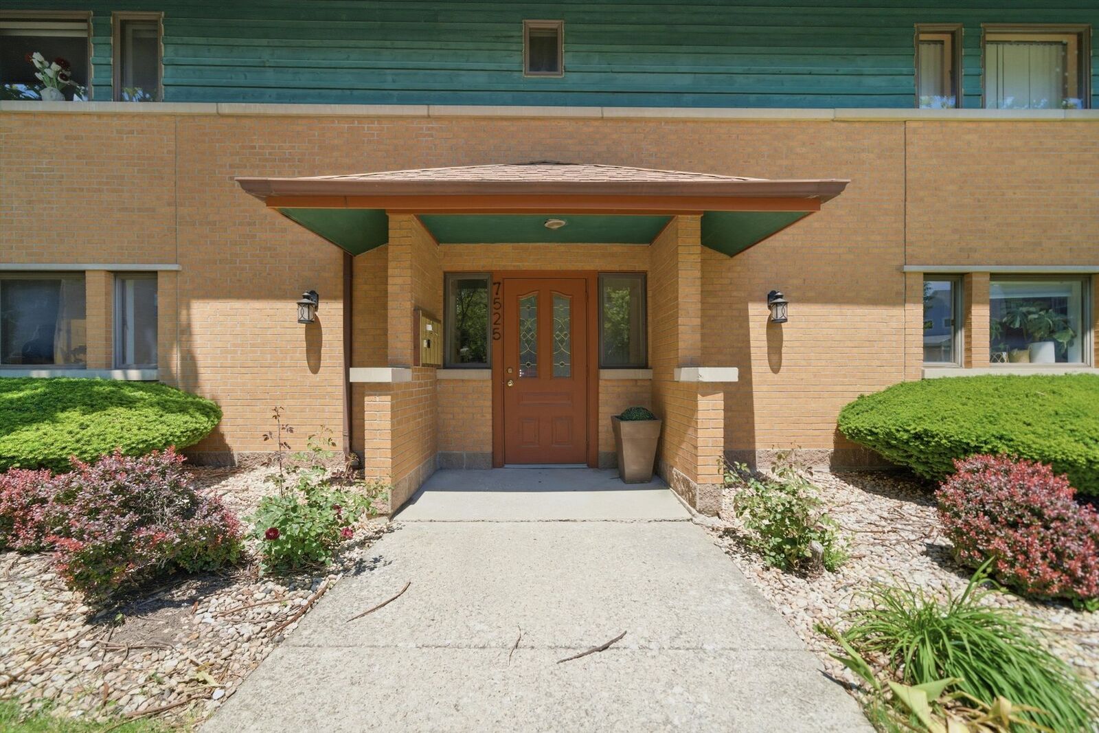 Property Photo:  7525 Adams Street 1W  IL 60130 