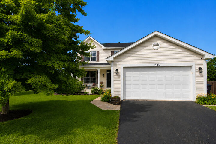 Property Photo: 1535 Cambria Court IL 60431