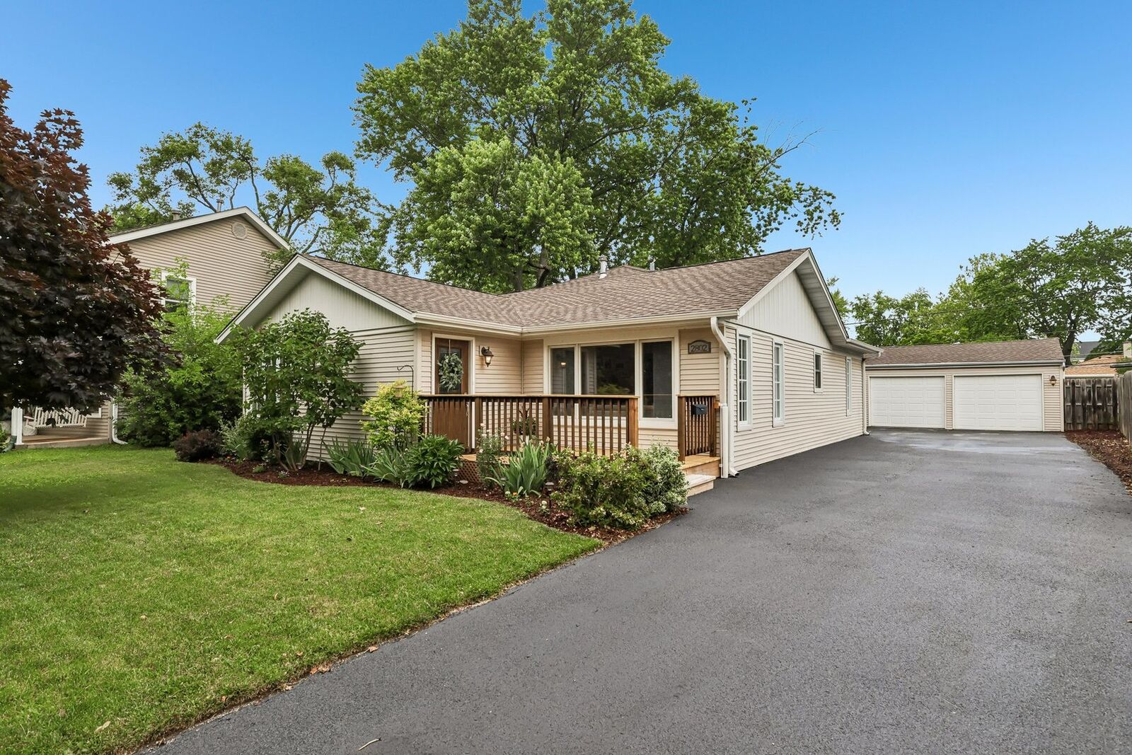 Property Photo:  2802 Hawk Lane  IL 60008 