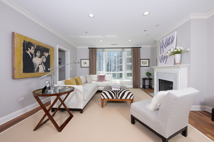 Property Photo: 10 E Delaware Place 25B IL 60611