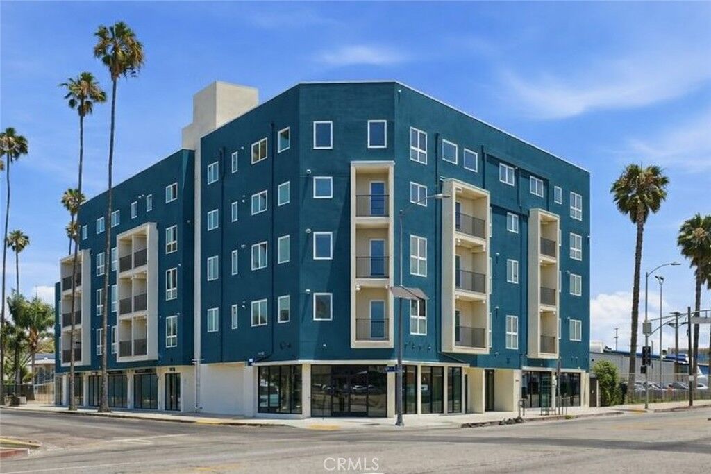 Property Photo:  1818 S Norton Avenue 302  CA 90018 