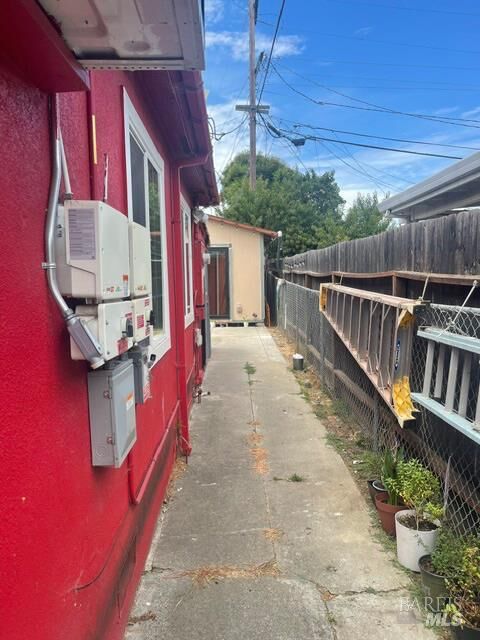 Property Photo:  301 Sawyer Street  CA 94589 