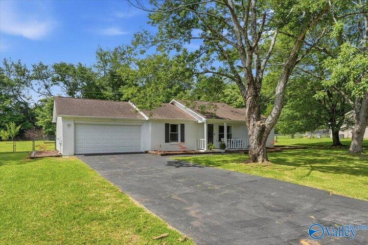 Property Photo: 202 Frances Amelia Drive AL 35811