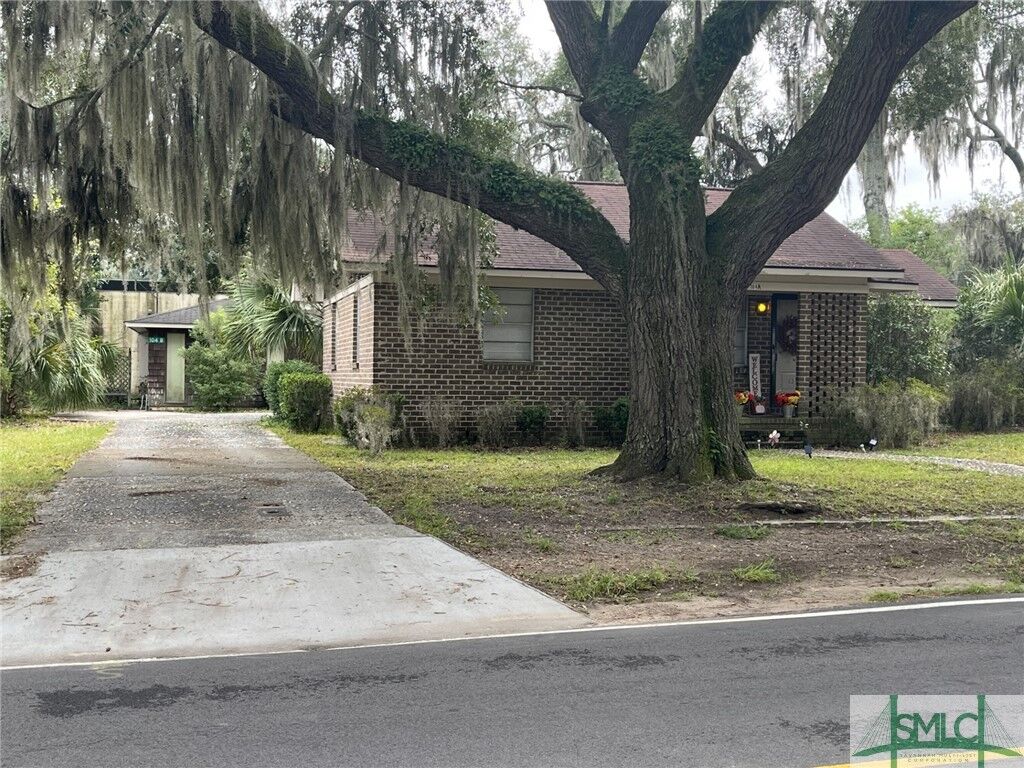 Property Photo: 104 E Hendry Street A &Amp B GA 31313