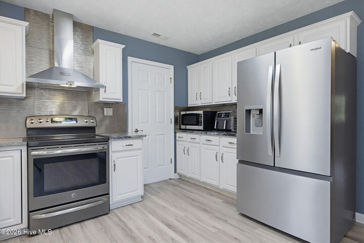 Property Photo:  303 E Regent Court  NC 28546 