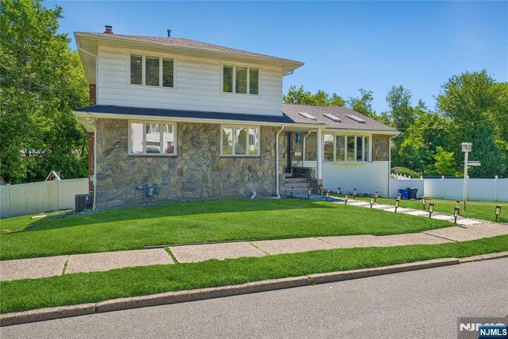 Property Photo:  13 Munsey Road  NJ 07630 