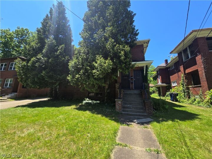 Property Photo: 2424 Elm Street OH 44505