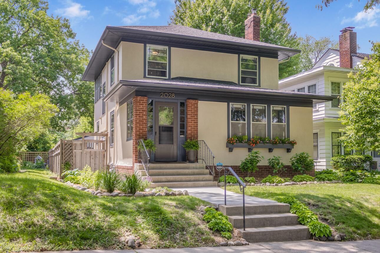 Property Photo:  2028 Princeton Avenue  MN 55105 