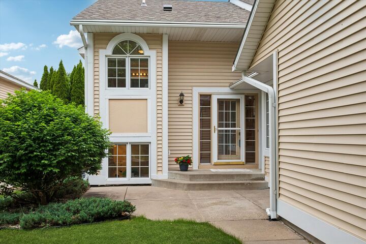 Property Photo:  808 Winterberry Drive  MN 55125 