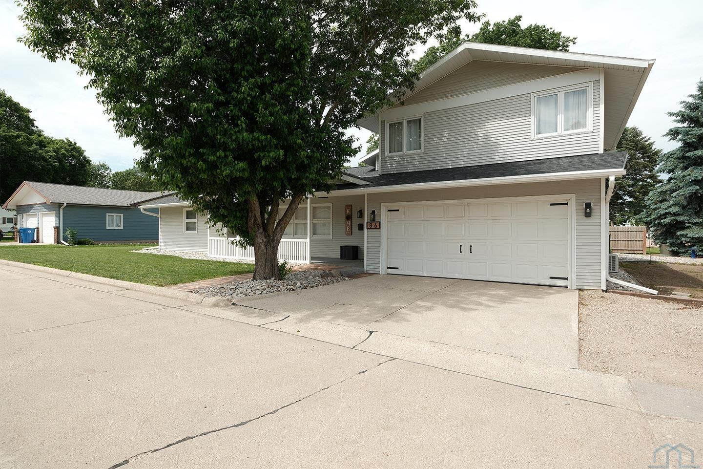 Property Photo:  86 8th Street NE  IA 51250 