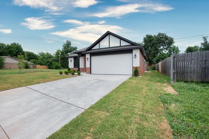 Property Photo: 280 Windsor Way OK 73110