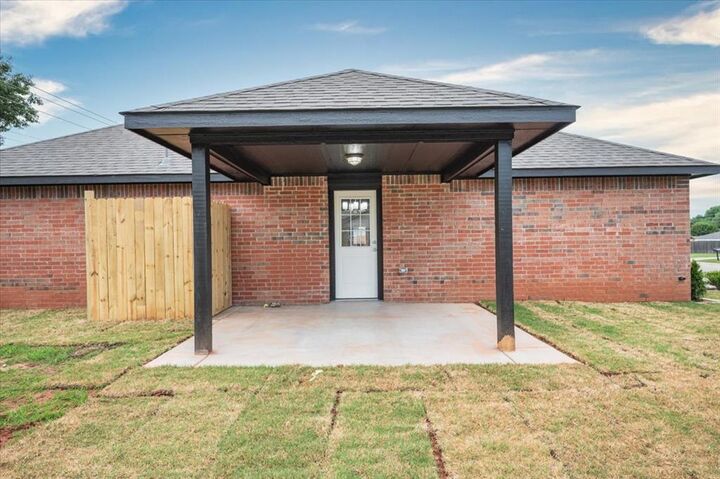 Property Photo: 280 Windsor Way OK 73110