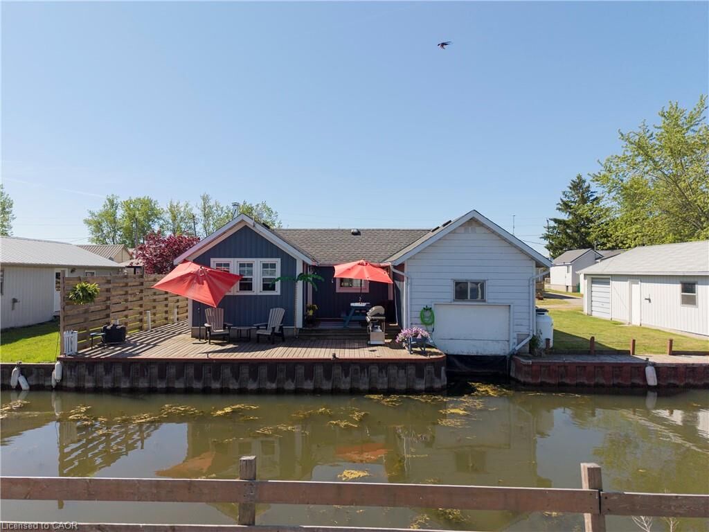 Property Photo: 44 Erie Boulevard ON N0E 1M0