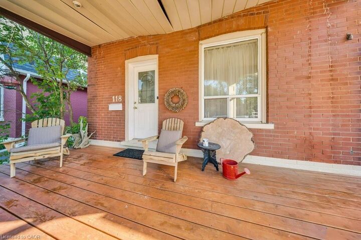 Property Photo:  118 Hewat Street  ON N3H 4H1 