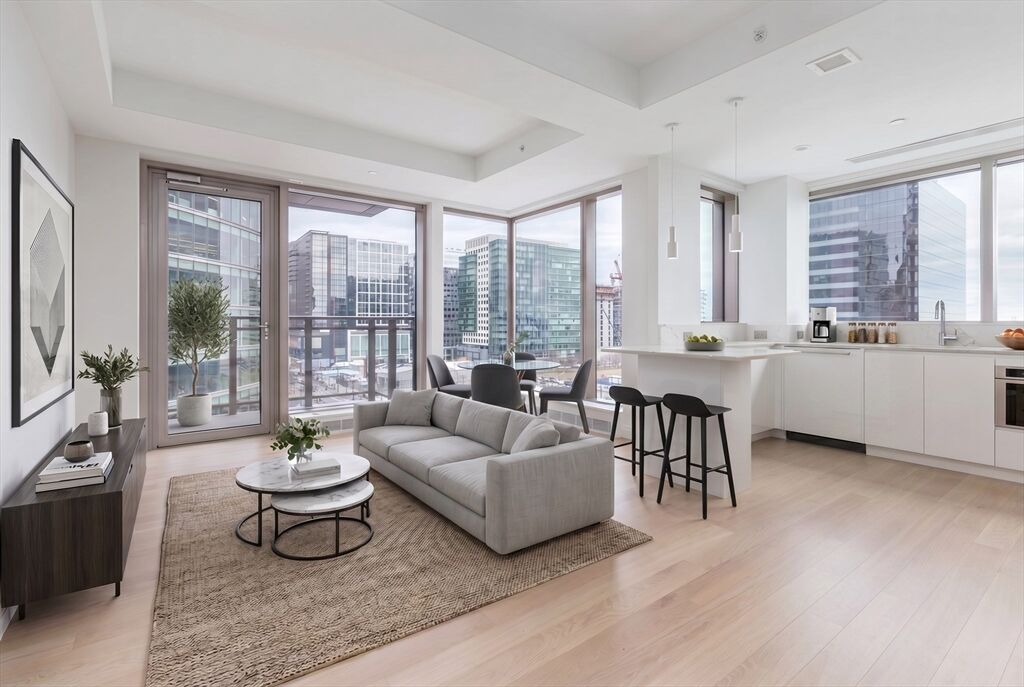 Property Photo:  133 Seaport Blvd 902  MA 02210 