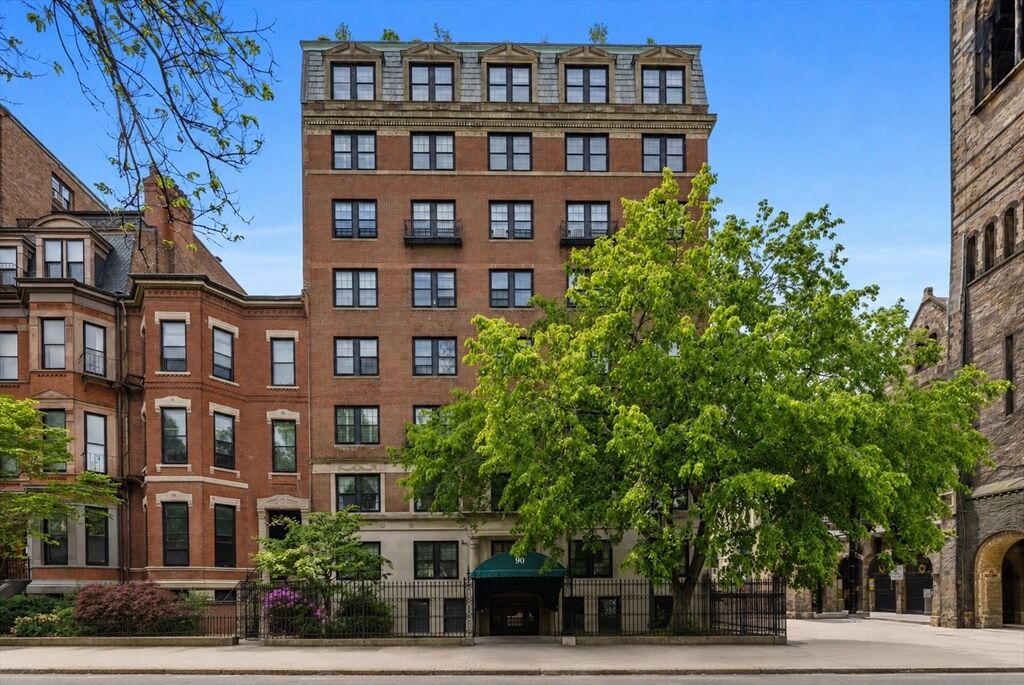 Property Photo:  90 Commonwealth Ave 22  MA 02116 