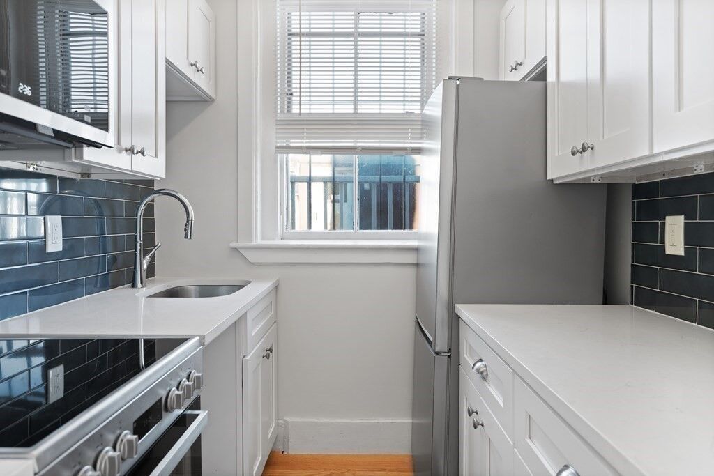 Property Photo:  35 Grove Street 9  MA 02114 