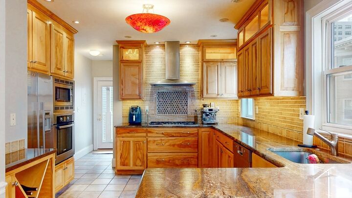 Property Photo:  435 E 7th St 2  MA 02127 