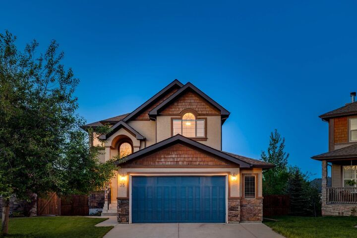 35 Tremblant Point SW — photo 1