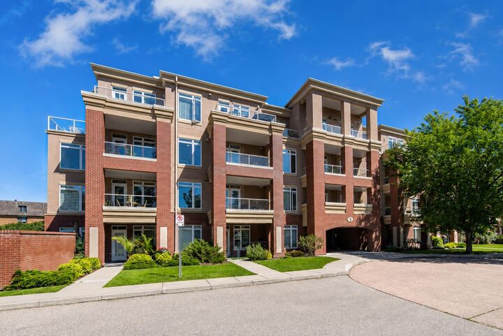 4 Hemlock Crescent SW 404 — photo 1