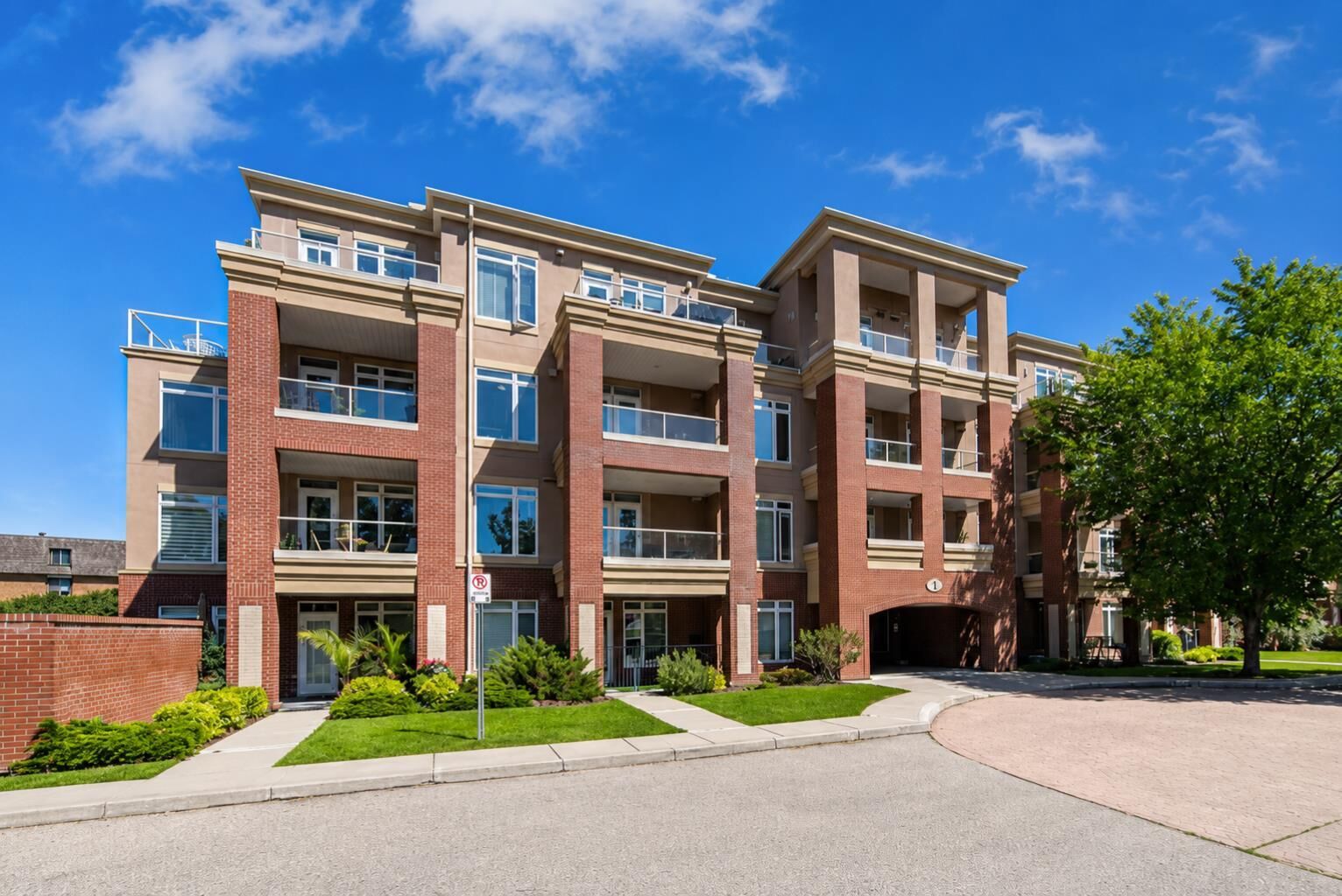 Property Photo: 4 Hemlock Crescent SW 404 AB T3C 2Z1