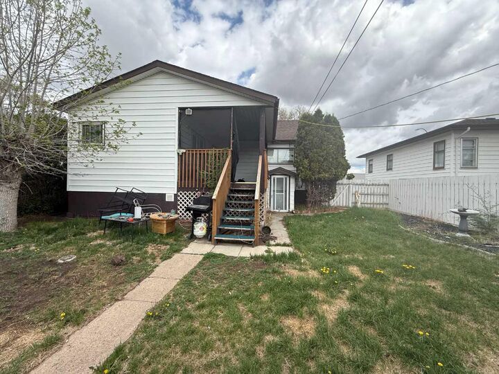 Property Photo:  45 4 Street SW  AB T1A 4C9 