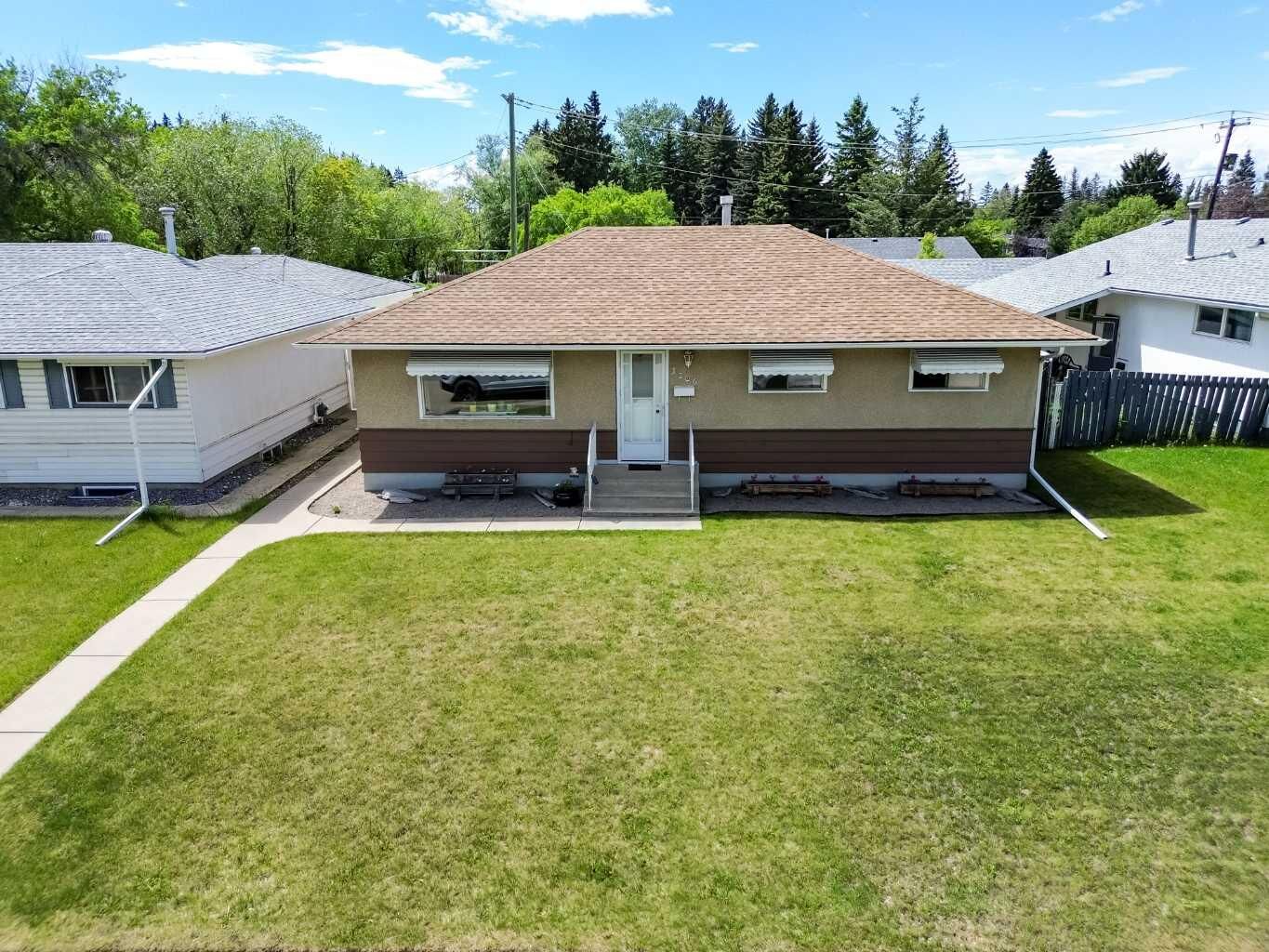 Property Photo: 3206 44A Avenue AB T4N 3J7
