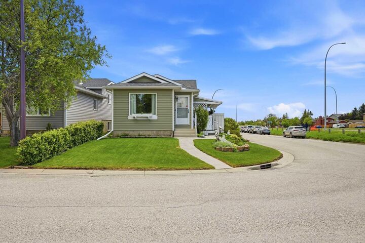 Property Photo: 45 Taradale Close NE AB T3J 3E5