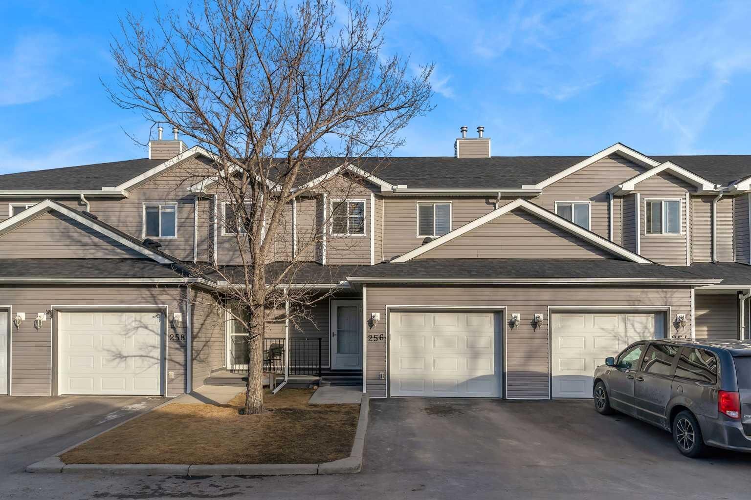 Property Photo: 256 Taracove Place AB T3J 4T4