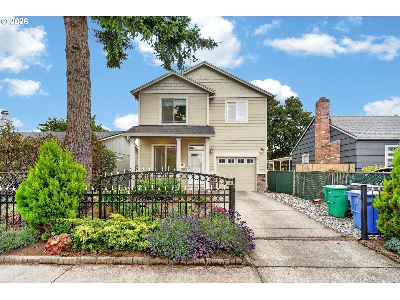 Property Photo: 6628 SE Reedway St OR 97206