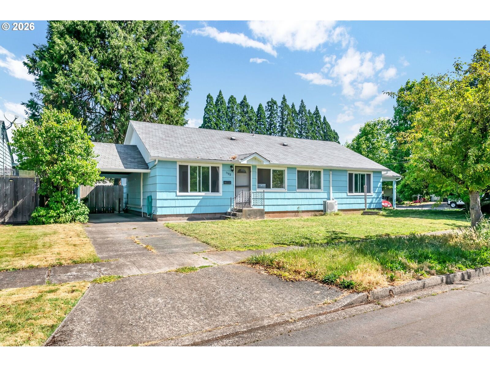 Property Photo: 1182 F St OR 97477