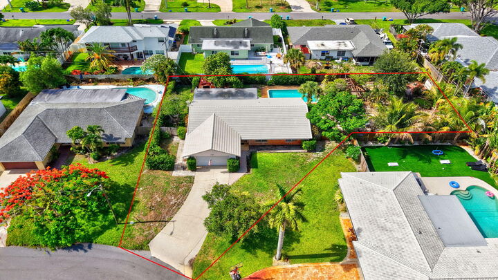 Property Photo: 1370 SW 27th Place FL 33426