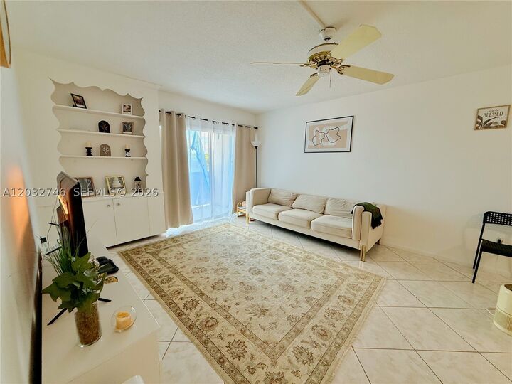 Property Photo: 400 Kings Point Dr 309 FL 33160