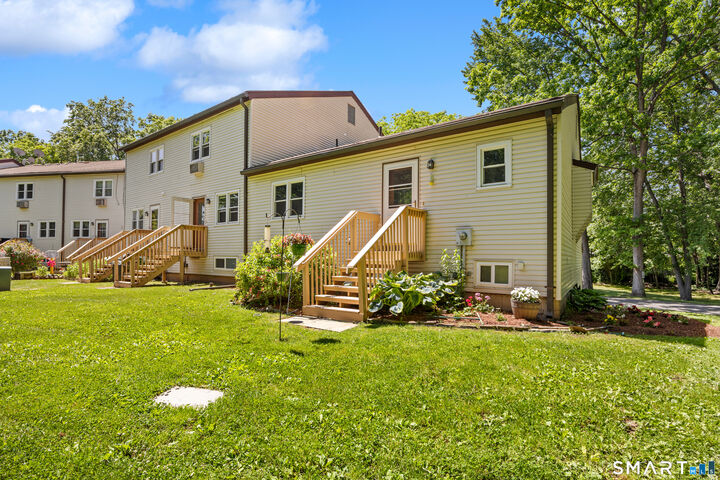 Property Photo: 23 Hart Place 1 CT 06062