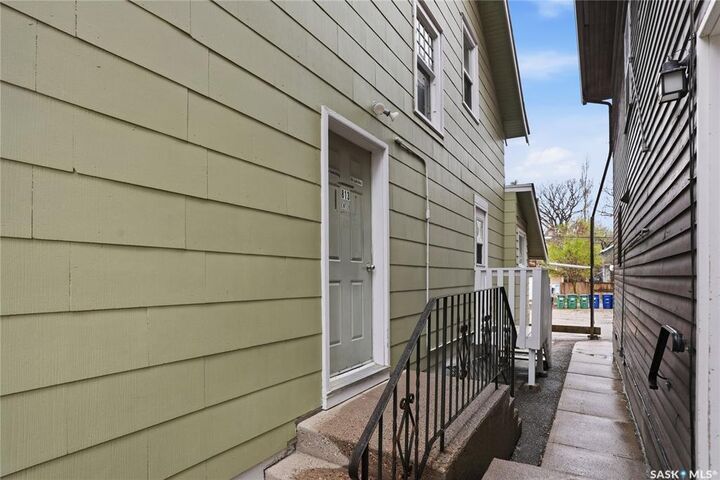 Property Photo: 813 12th Street E SK S7N 0H7