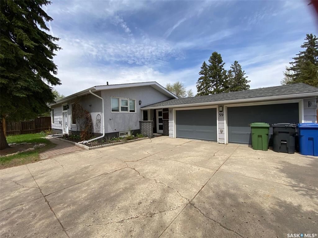 Property Photo:  59 Deerwood Crescent  SK S3N 2M4 