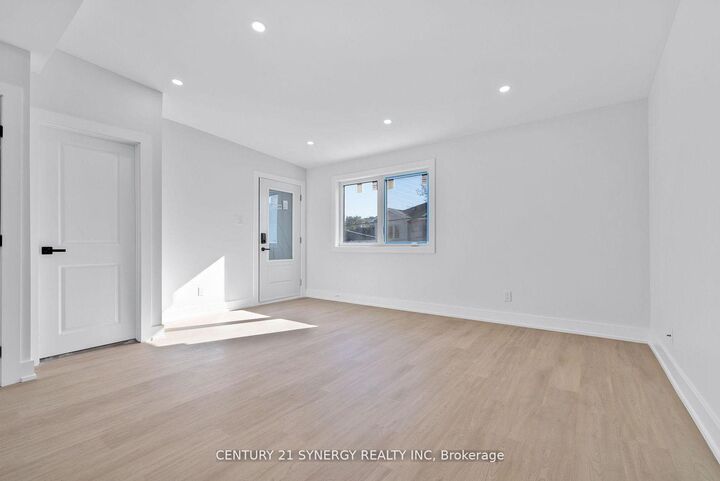 Property Photo:  598 Kirkwood Avenue 4  ON K1Z 5X4 