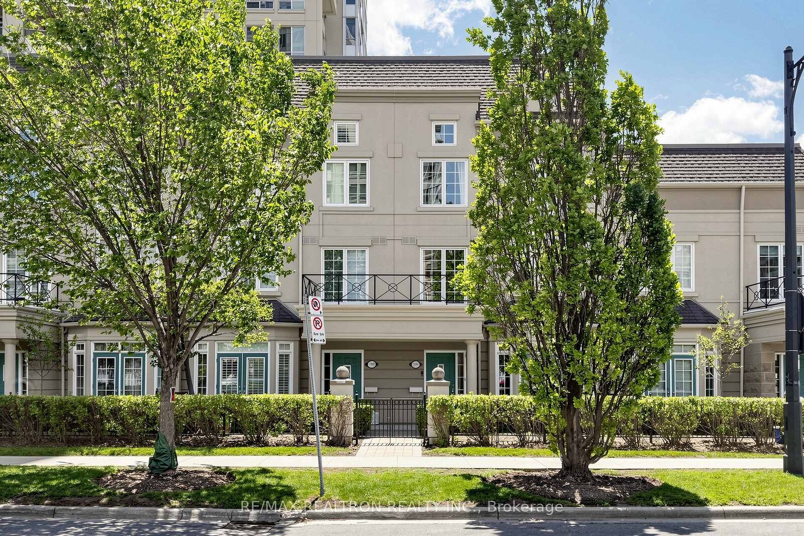 Property Photo: 3 Rean Drive Th16 ON M2K 3C2