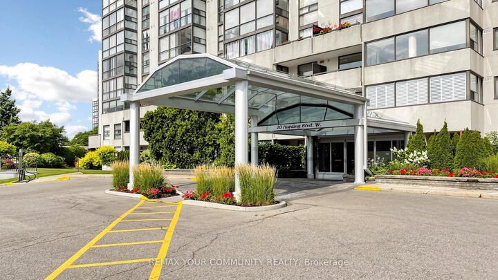 Property Photo: 20 Harding Boulevard W 1109 ON L4C 9M3
