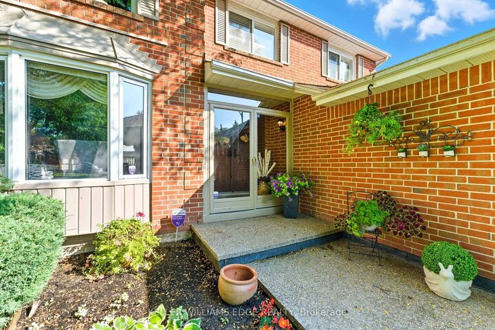 Property Photo: 3043 Vanderbilt Road ON L5N 4W8
