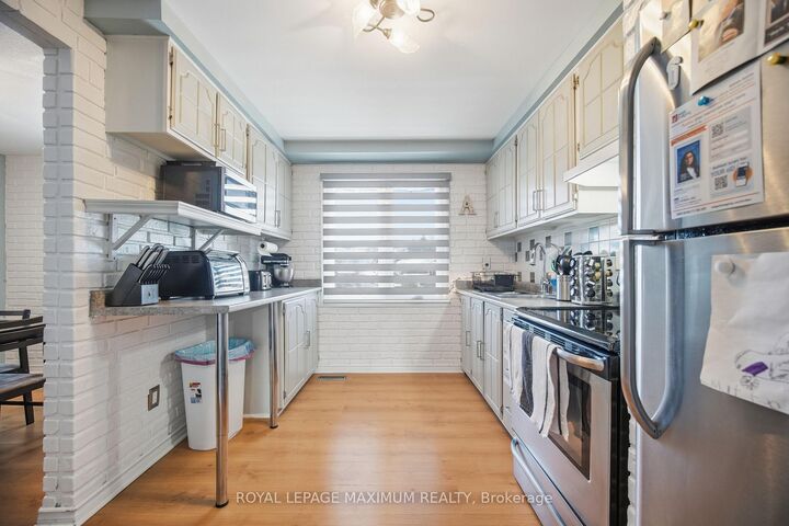 Property Photo: 7493 Bybrook Drive ON L4T 3R4