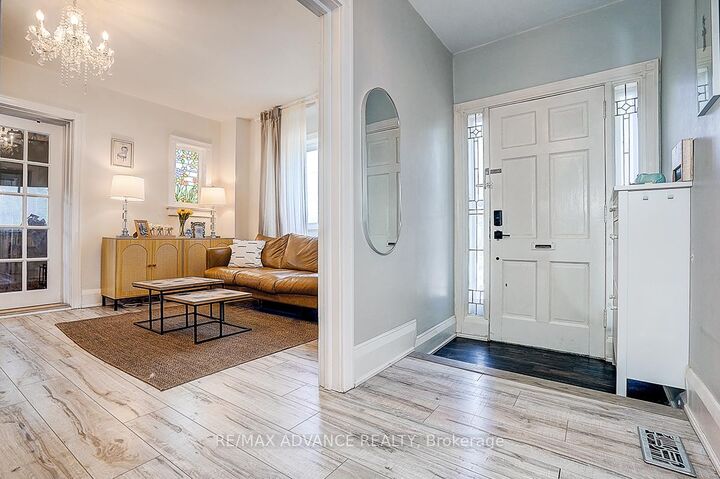 Property Photo: 33 Castlefield Avenue ON M4R 1G5