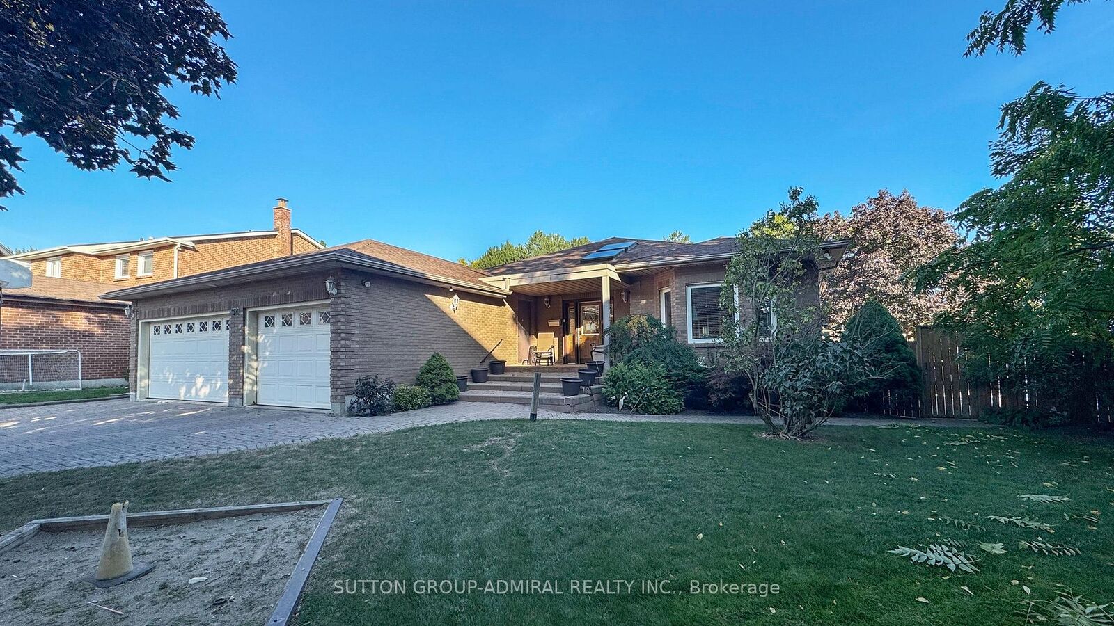 Property Photo: 51 Faye Court ON L4J 5B6