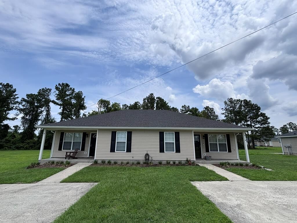 Property Photo: 6006 Susan Circle A/B GA 31605