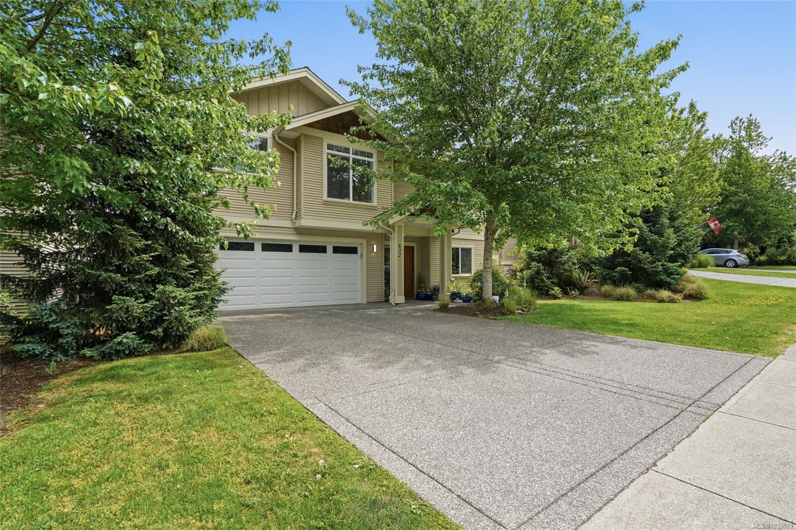 Property Photo: 832 Brookfield Dr BC V9R 0A4